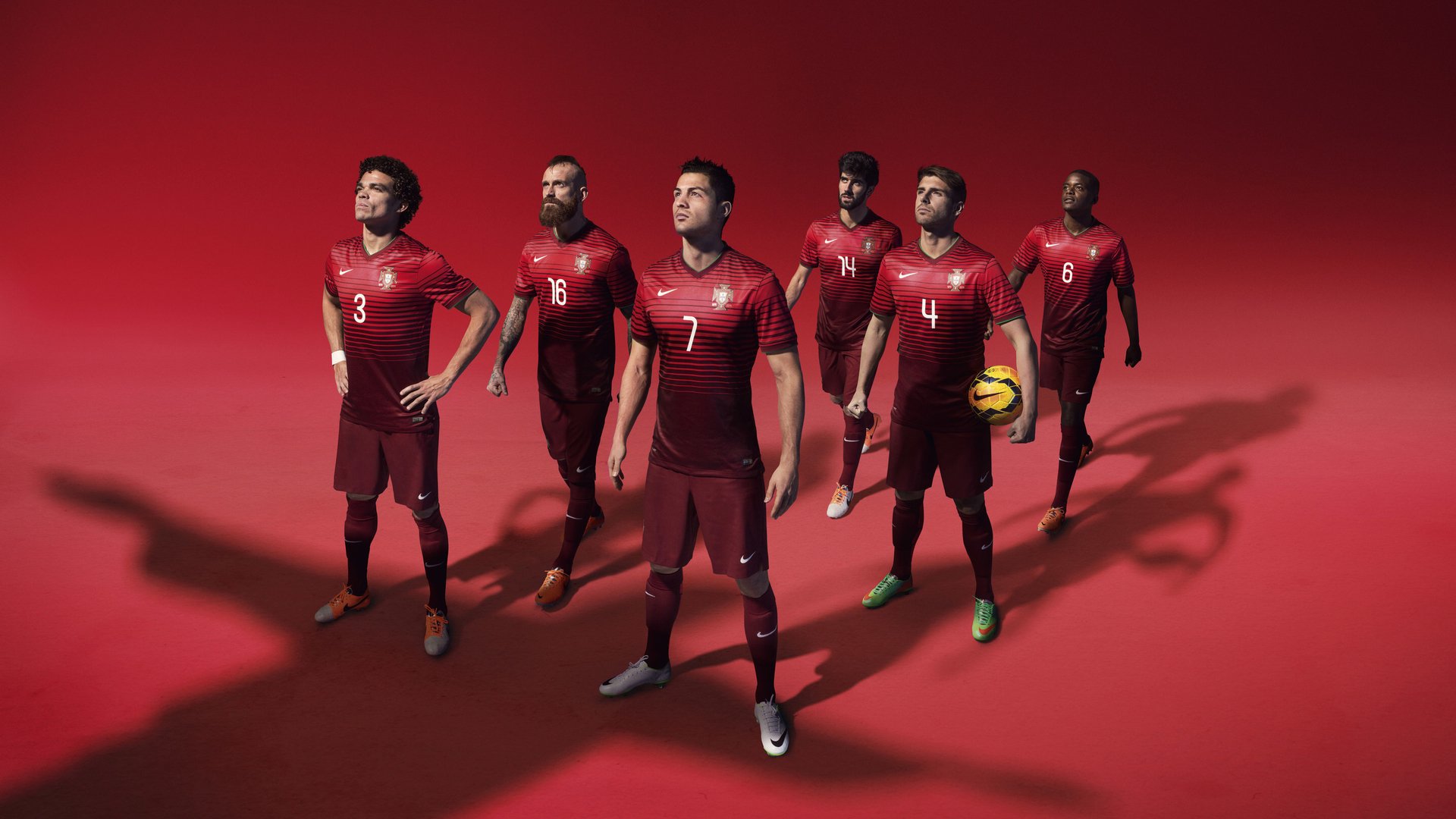 “足球场地建设提速,为全民运动提供硬件保障”,足球场的建设